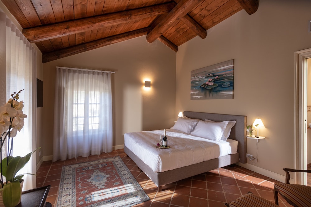 Agriturismo Le Querce del Vareglio — 4-Star Luxury Hotel in Canale, Italy