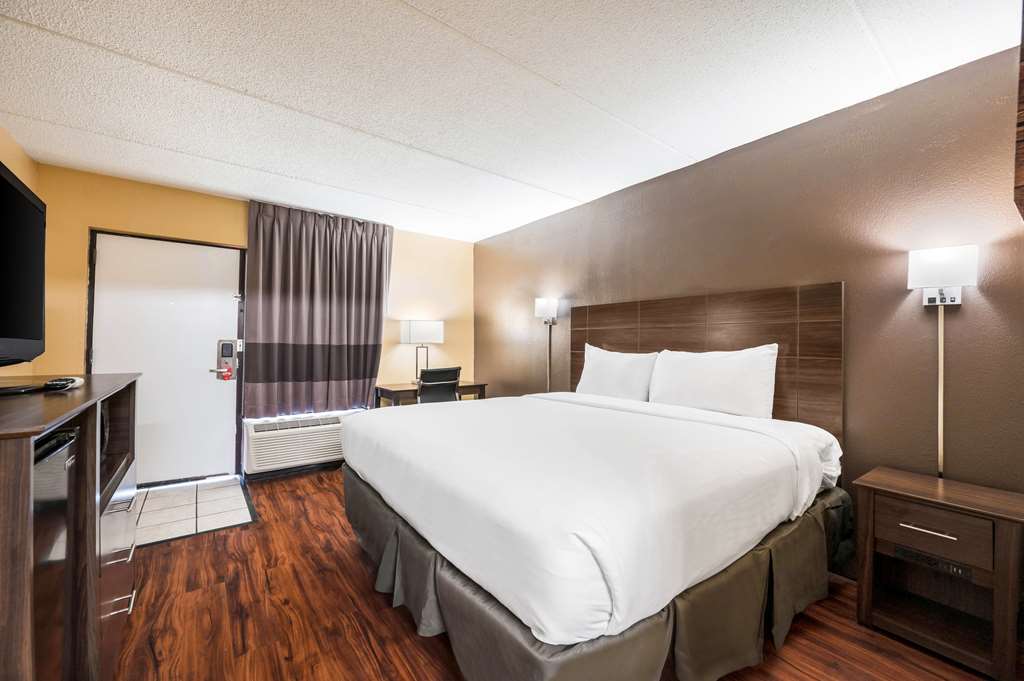 Econo Lodge Columbus near Airport - photo 7