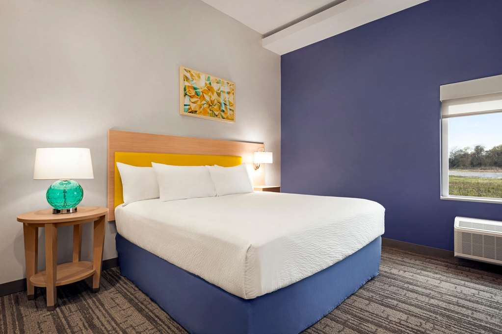 Days Inn & Suites by Wyndham Beaumont West I 10 & Walden - photo 29