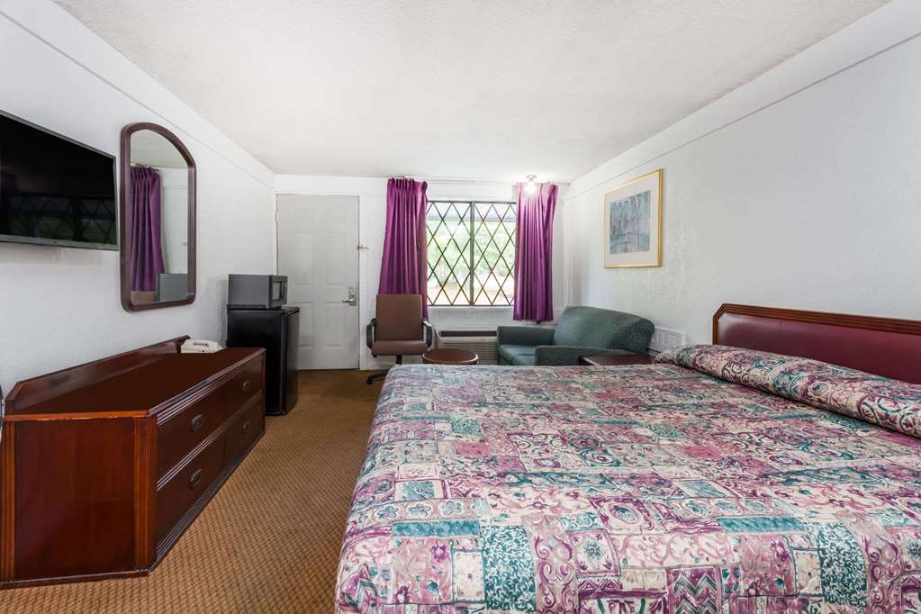 Knights Inn Columbia - photo 7