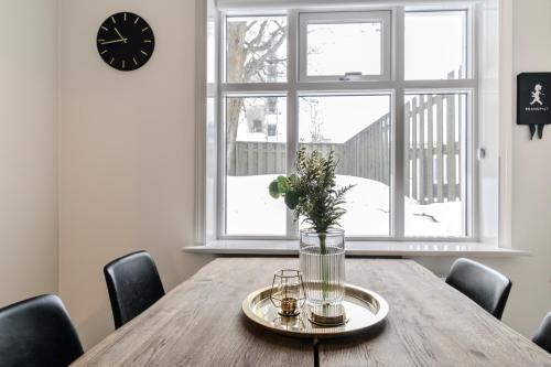 Framnesvegur Two Bedroom Apartment by Heimaleiga