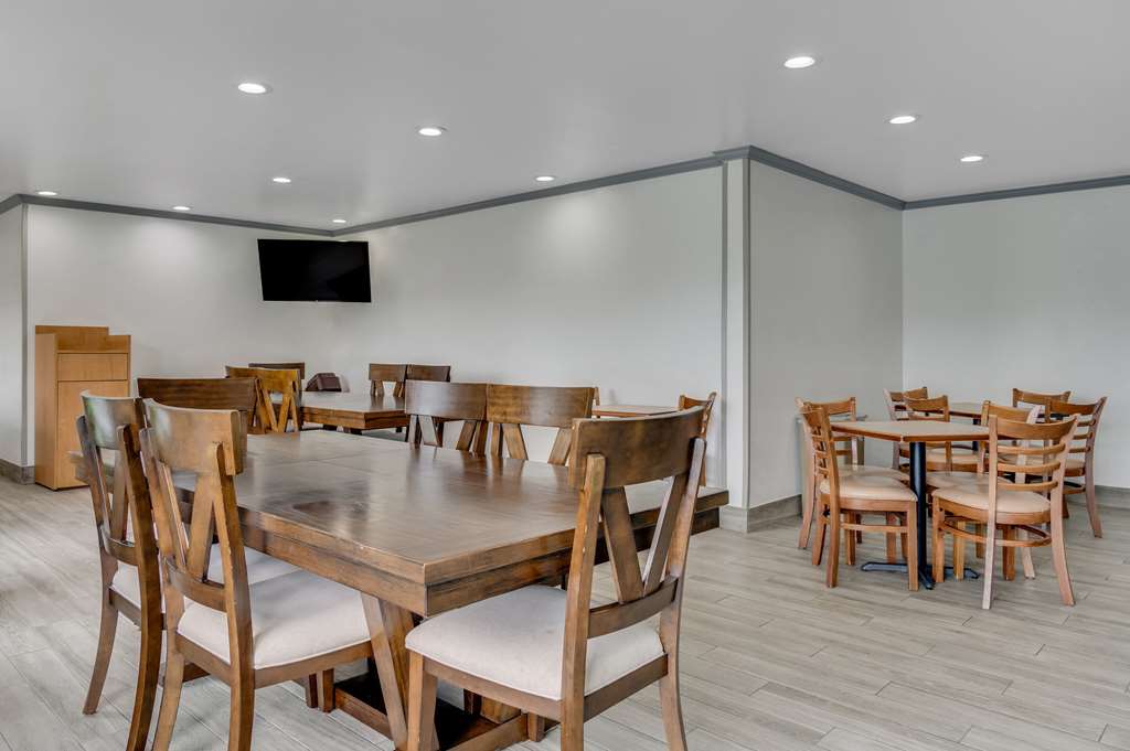 Country Inn & Suites by Radisson Grand Rapids Airport MI - photo 38