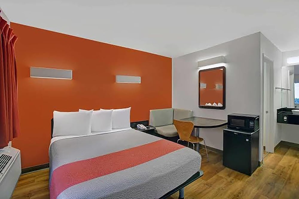 Super 8 By Wyndham Santa Clara — hotel in Santa Clara