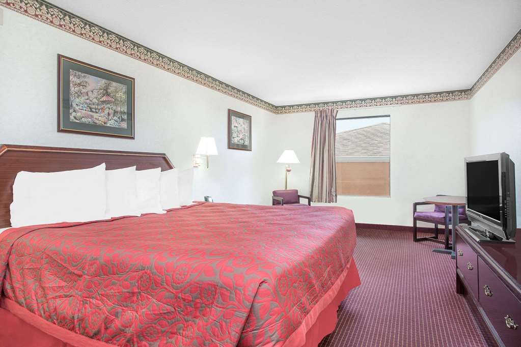 Gray Inn and Suites - photo 2