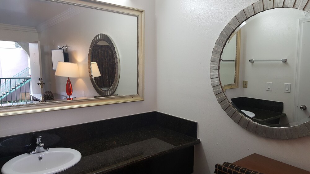 Flamingo Inn Long Beach - photo 36