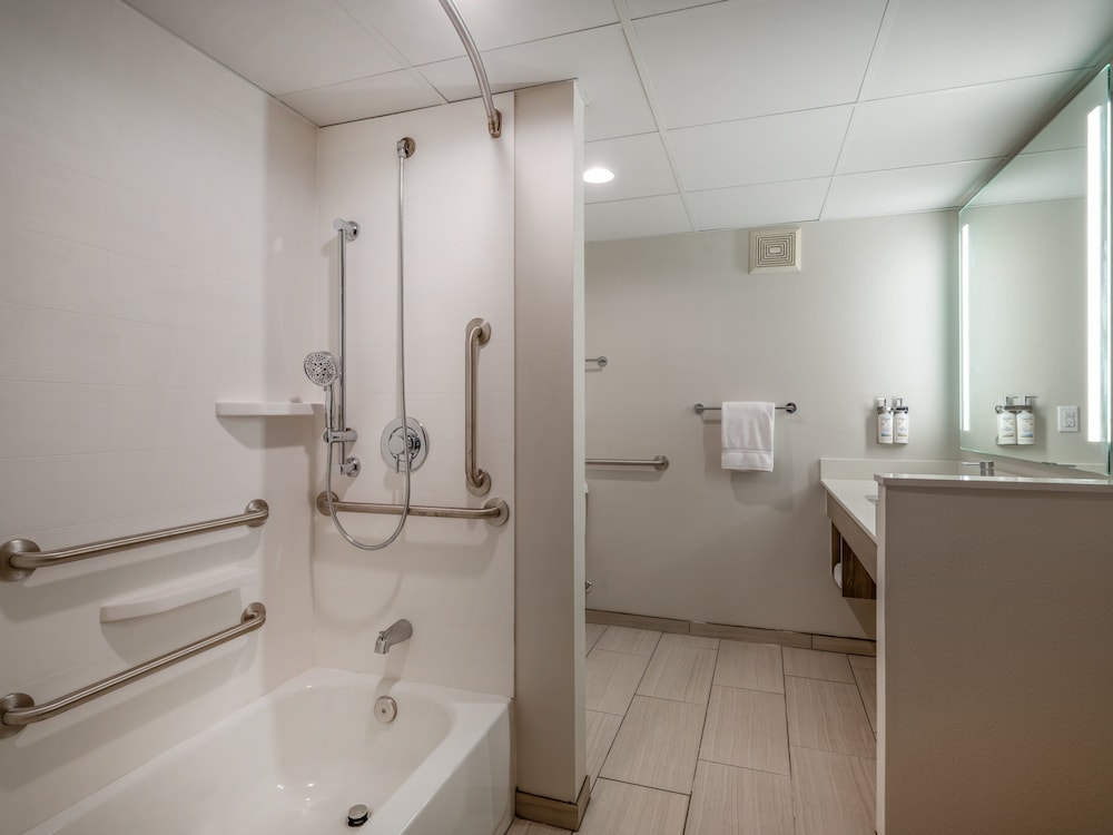 Holiday Inn Express Greensboro I 40 at Wendover an Ihg Hotel - photo 31