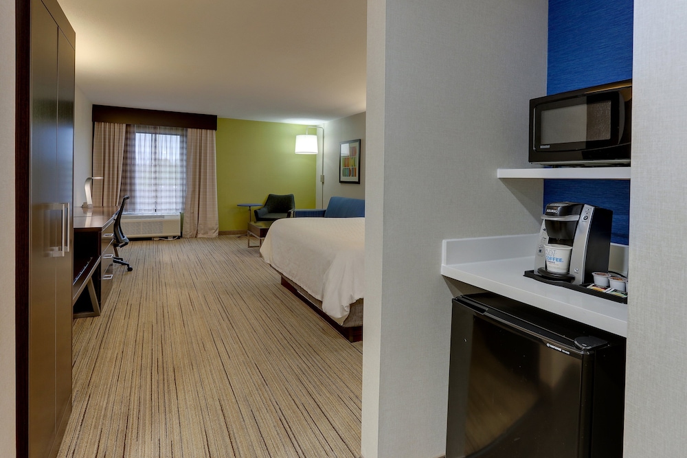 Holiday Inn Express & Suites Troy by IHG - photo 22