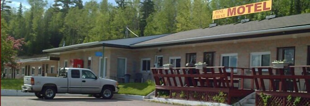 Pinecrest Motel - carbon neutral hotel in Unknown City