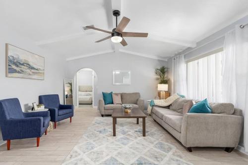 Charming Family Retreat Heated Pool Private Yard in Cape Coral, United States