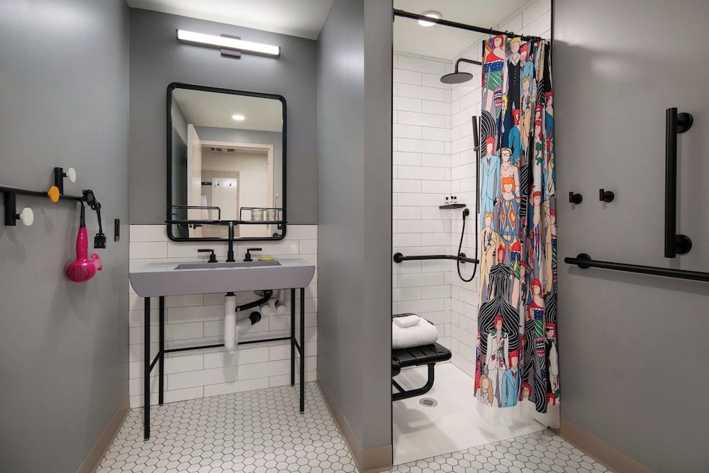 Moxy Portland Downtown - photo 18