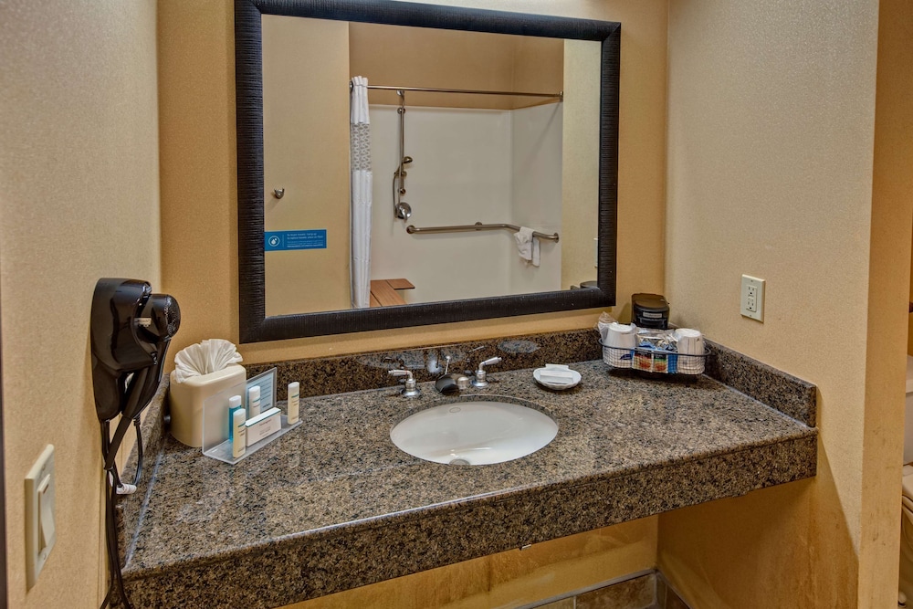 Hampton Inn Corsicana - photo 31