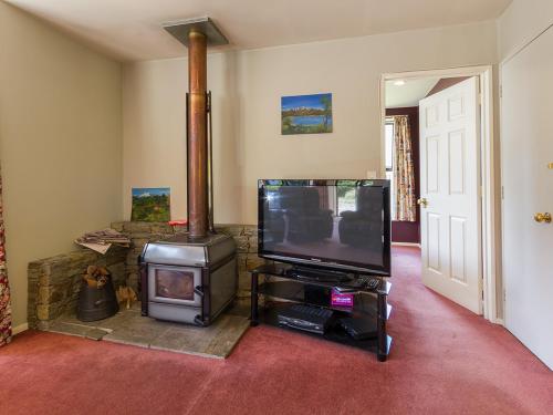 Mill House Wanaka Holiday Home — 4-Star Luxury Hotel in Wanaka, New Zealand