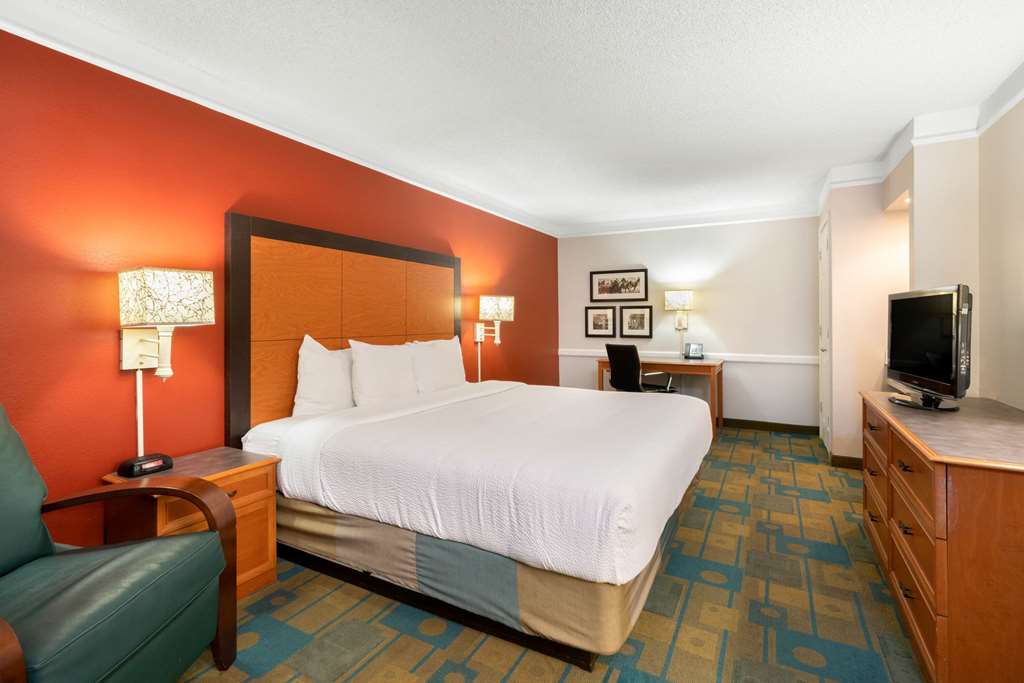 La Quinta Inn by Wyndham Phoenix Sky Harbor Airport - photo 27