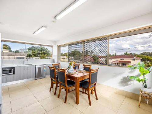 Spacious Central located Family House at Sunnybank — 4-Star Luxury Hotel in Brisbane, Australia