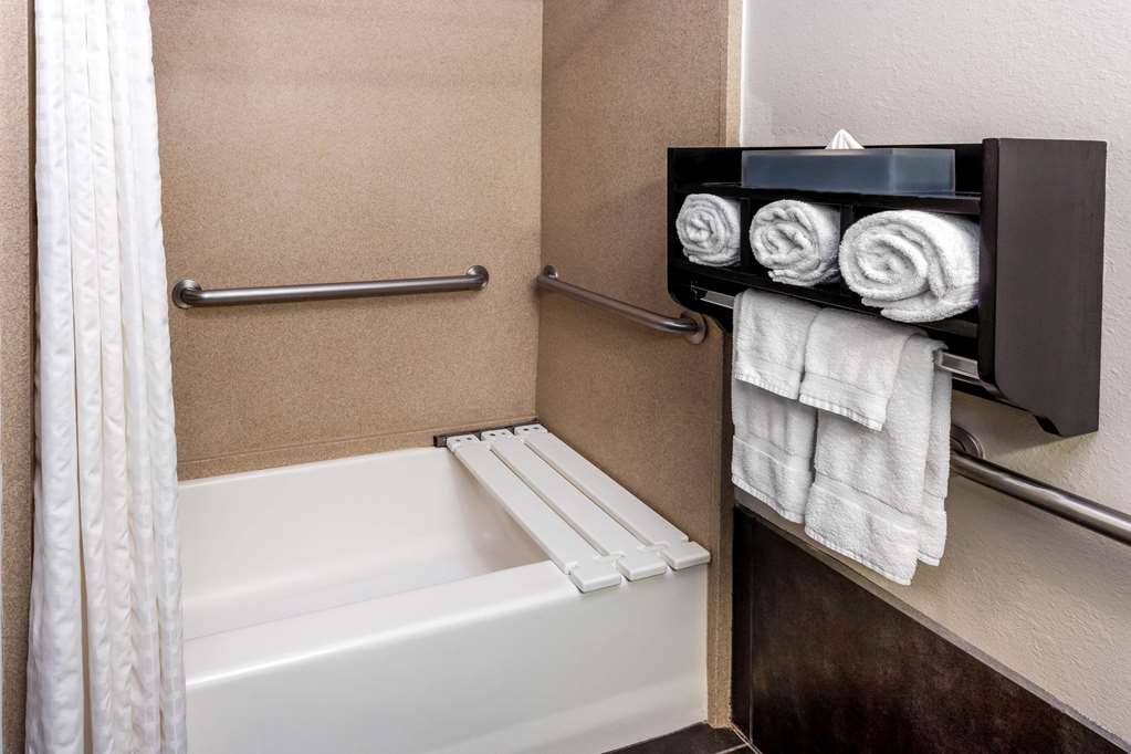La Quinta Inn & Suites by Wyndham Laredo Airport - photo 20
