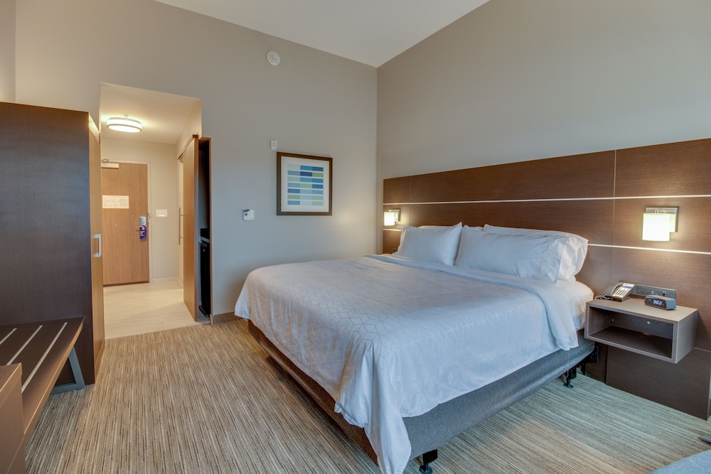 Holiday Inn Express & Suites Union City by IHG - photo 12