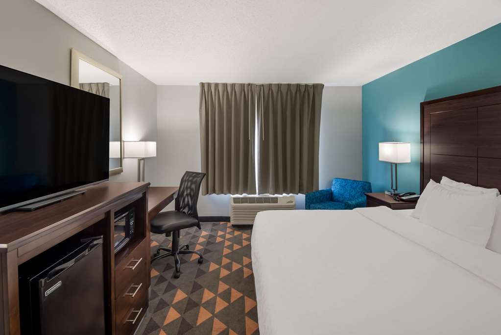 Clarion Pointe Indianapolis Northeast - photo 8