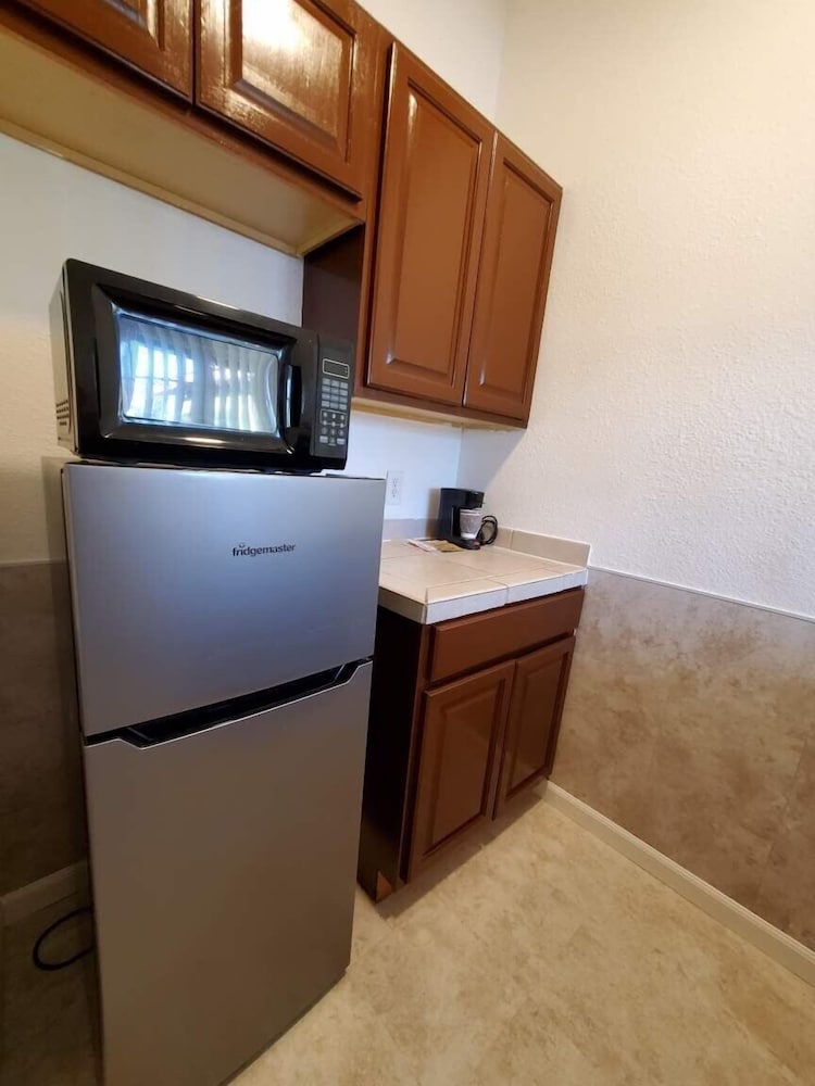 Europa Inn & Suites - photo 24