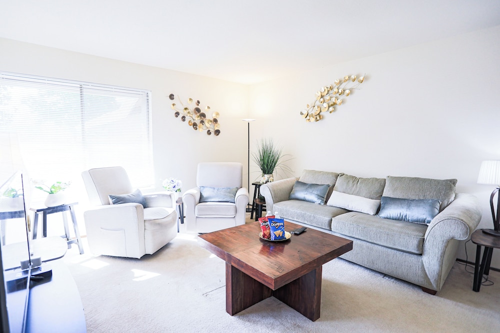 Spacious 3 BR 2B House Sunnyvale Park — 4-Star Luxury Hotel in Sunnyvale, United States