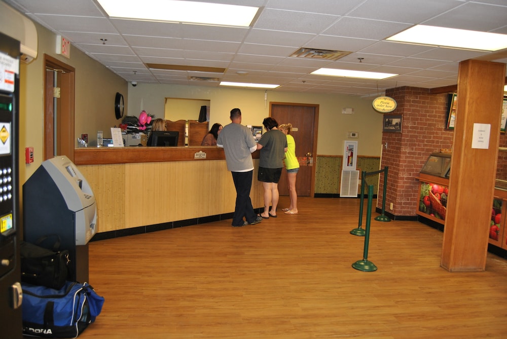 Commodore Resort - photo 3