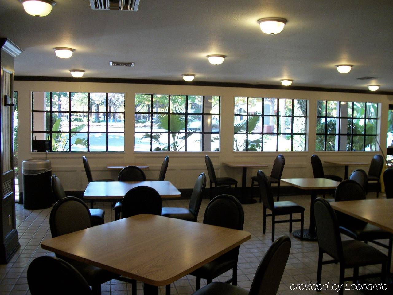 Camino Inn and Suites - photo 12
