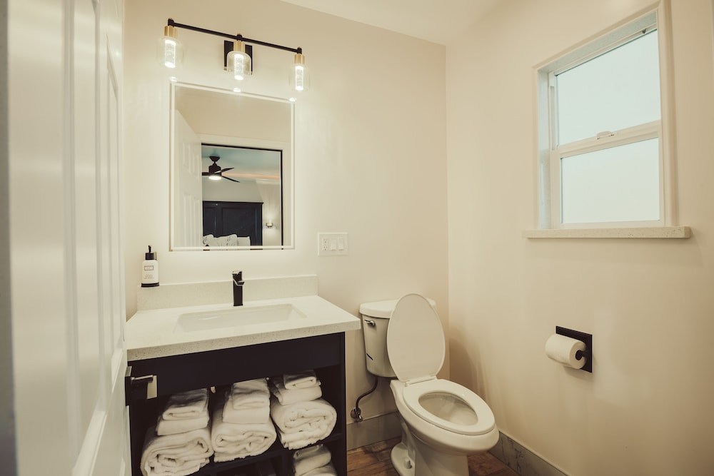 Blufftop Inn & Suites - photo 88