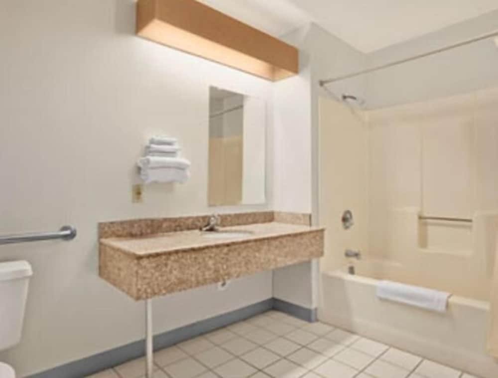 Hilltop Inn - photo 18
