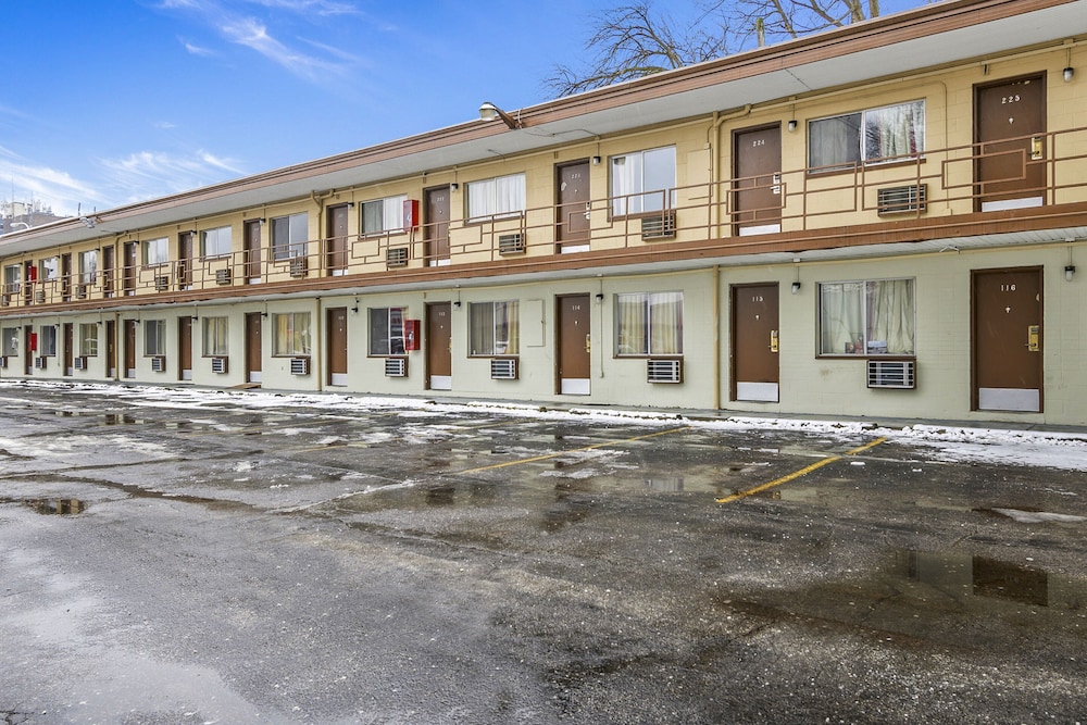 OYO Hotel Downtown Peoria I 74 - photo 41