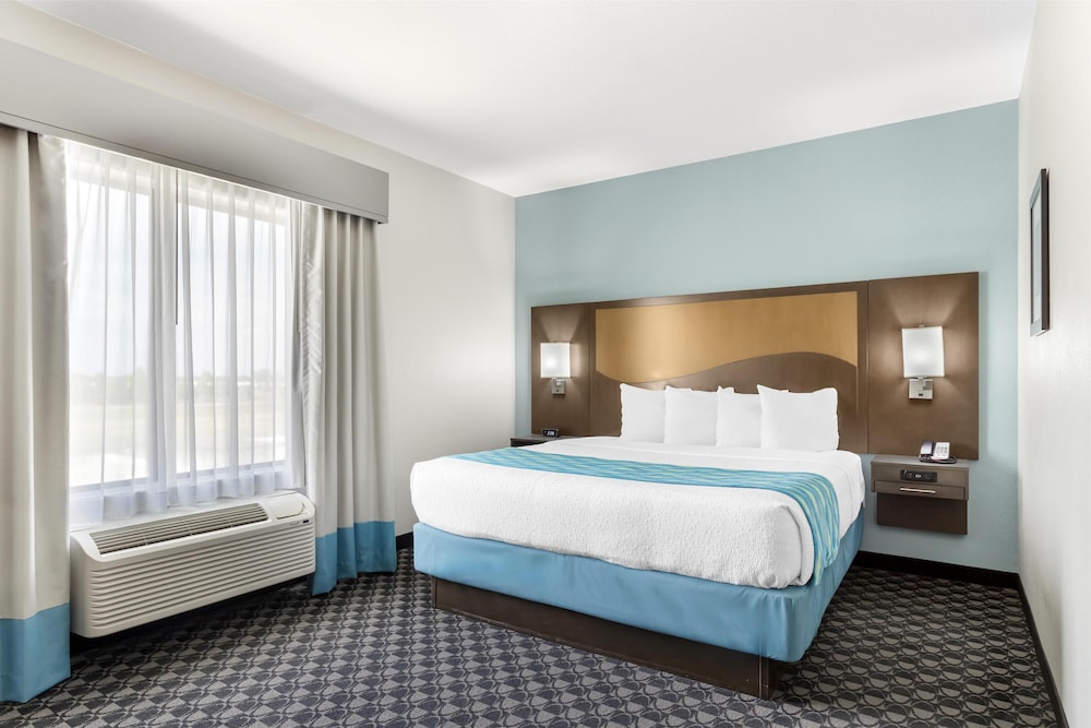 Best Western Plus Waller Hotel - photo 18