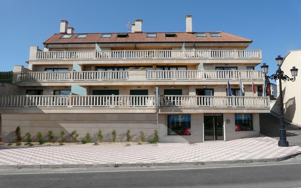Apartamentos Ría de Bayona — 4-Star Luxury Hotel in Nigran, Spain