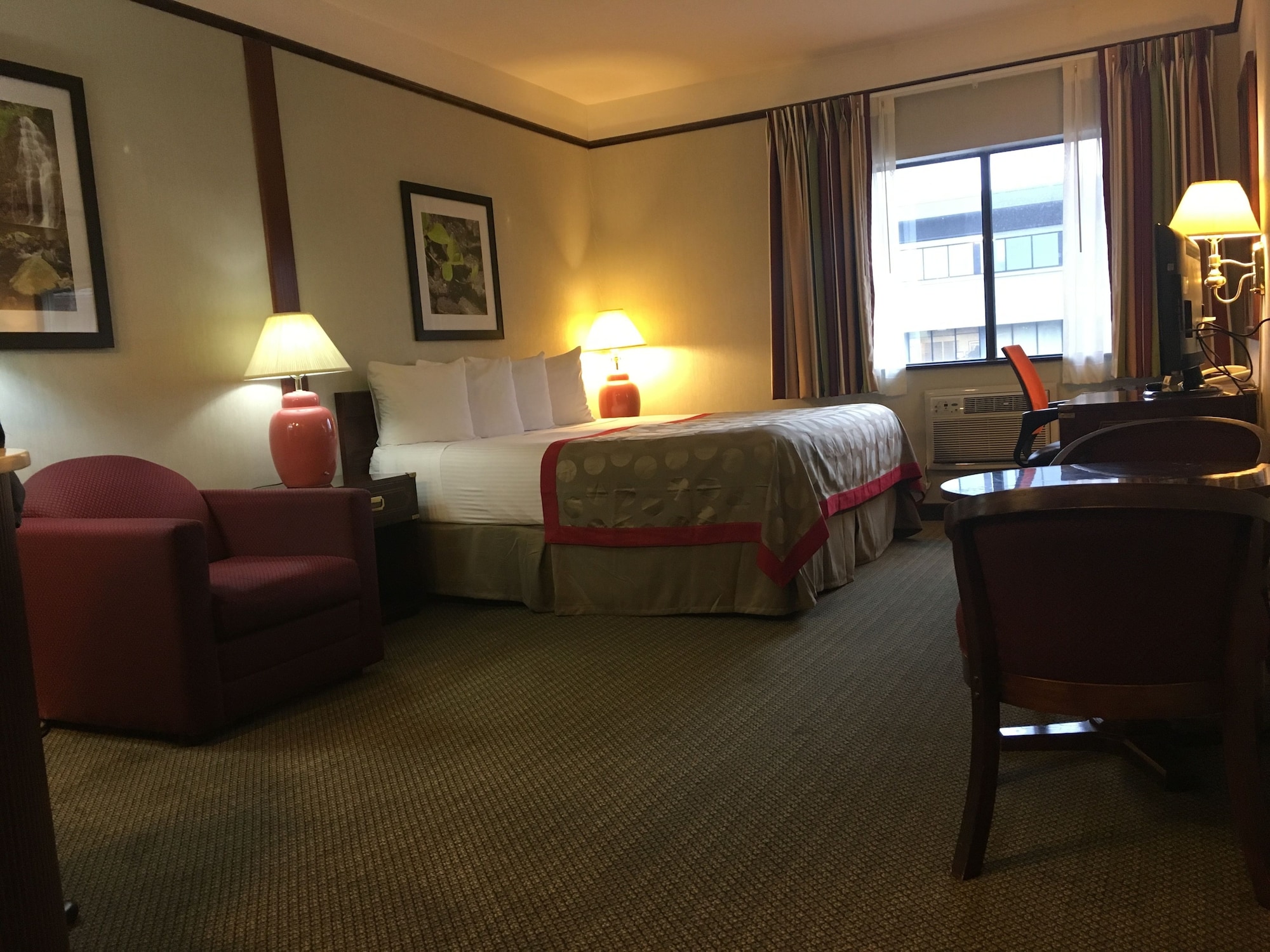 Ramada by Wyndham Portland Airport - photo 4