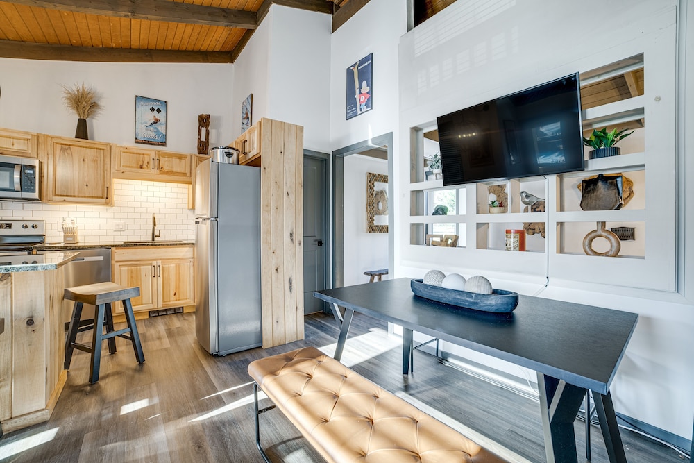 Chic Greek Peak Ski Resort Townhome w Balconies - photo 5