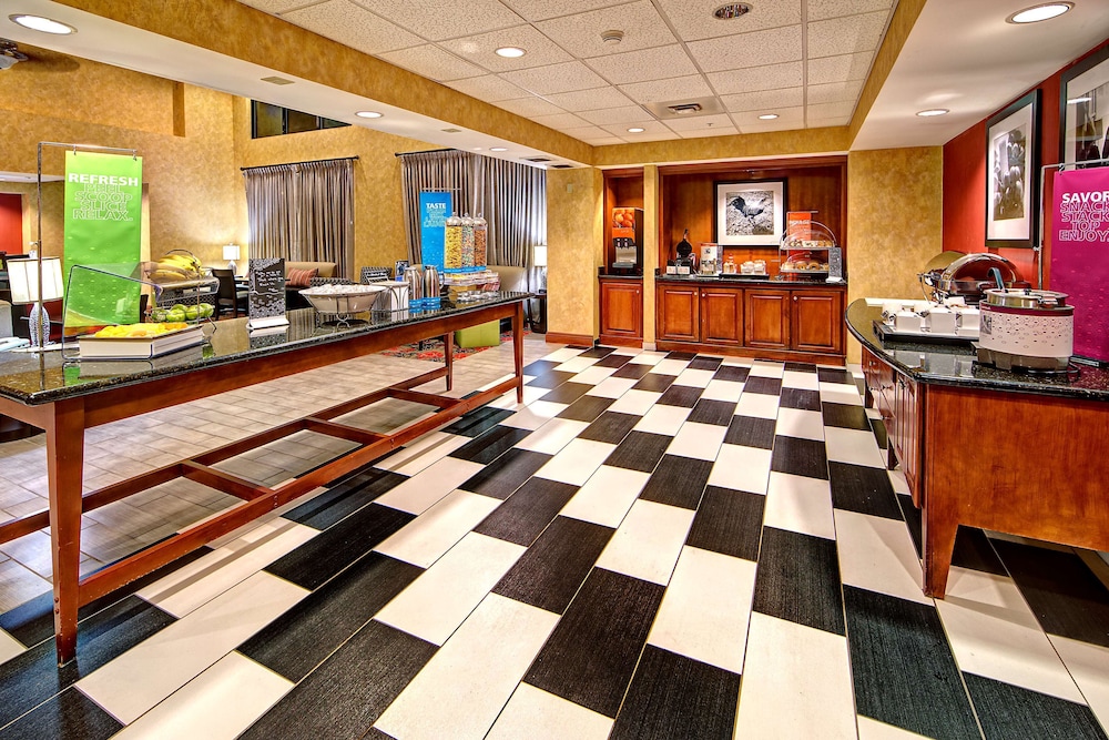 Hampton Inn Quincy - photo 21
