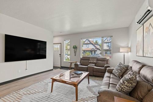 Brand New 3BD 2 5BTH Triplex Unit Near Downtown — 4-Star Luxury Hotel in Spokane, United States