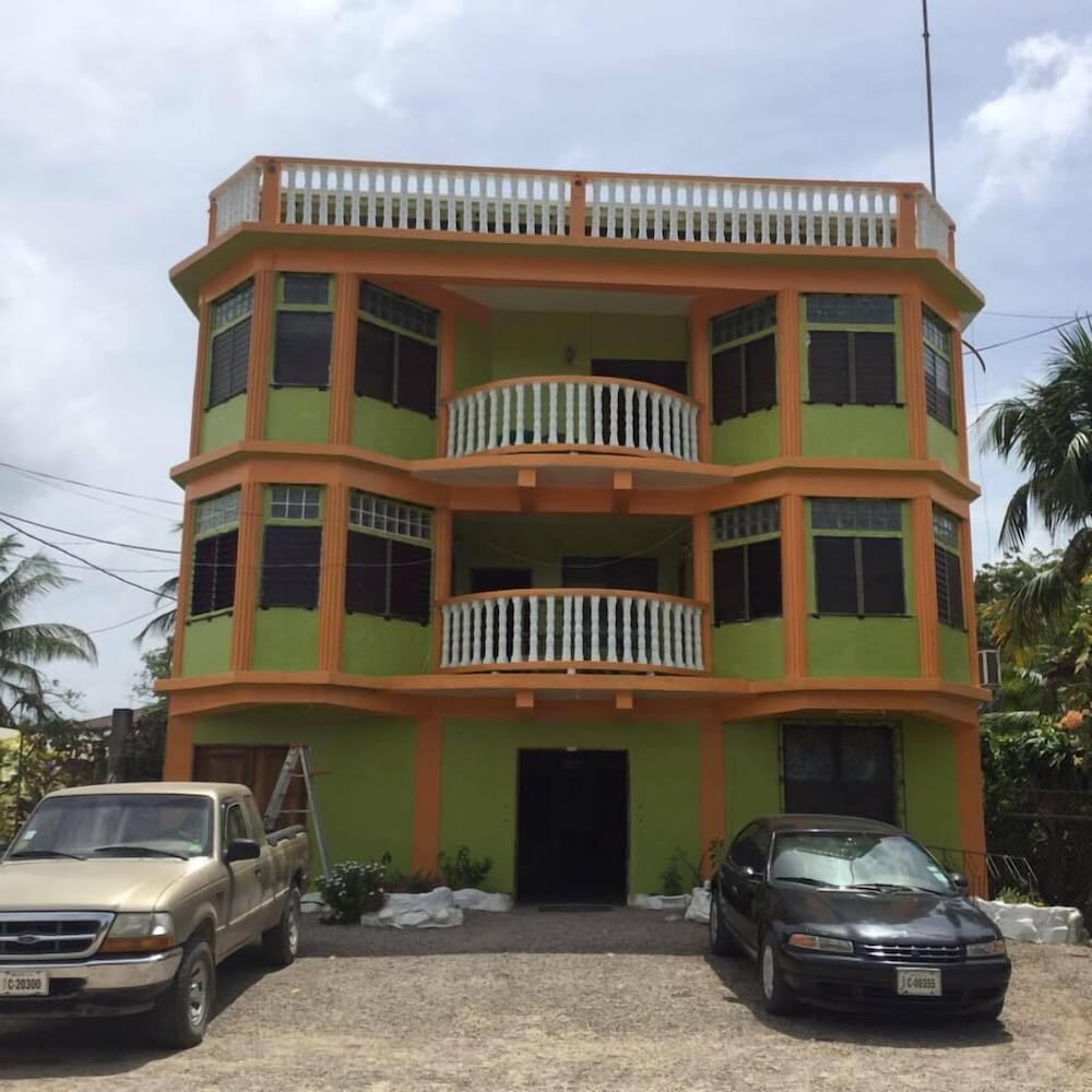 Chaleanor Hotel — Dangriga — photo 2