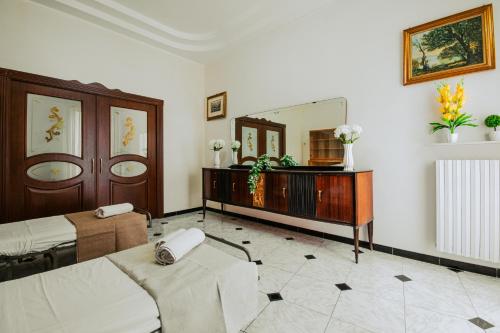 Regina's Apartment — 4-Star Luxury Hotel in Naples, Italy
