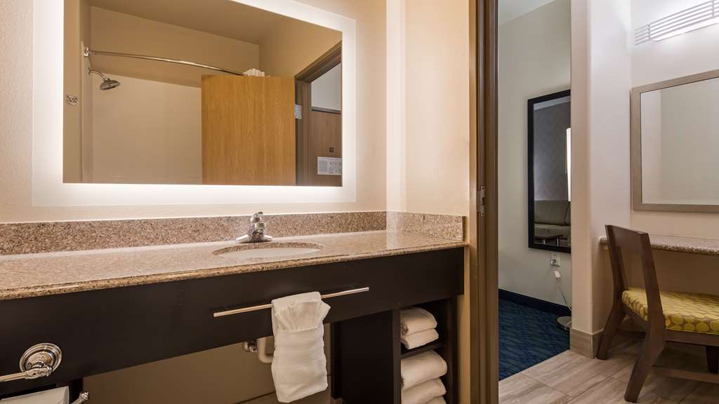 Best Western Plus Tulsa Inn & Suites - photo 12
