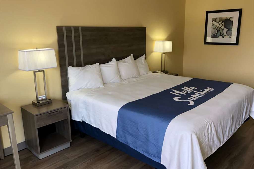 Days Inn by Wyndham Cape Carteret near Emerald Isle - photo 7