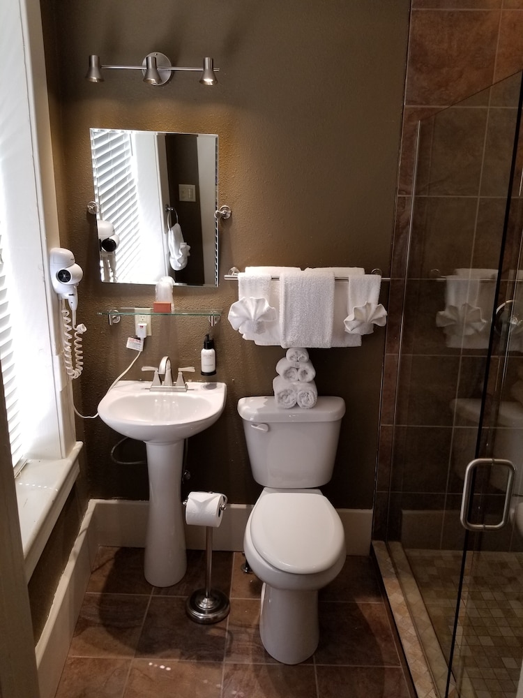 Basin Park Hotel and Spa - photo 30