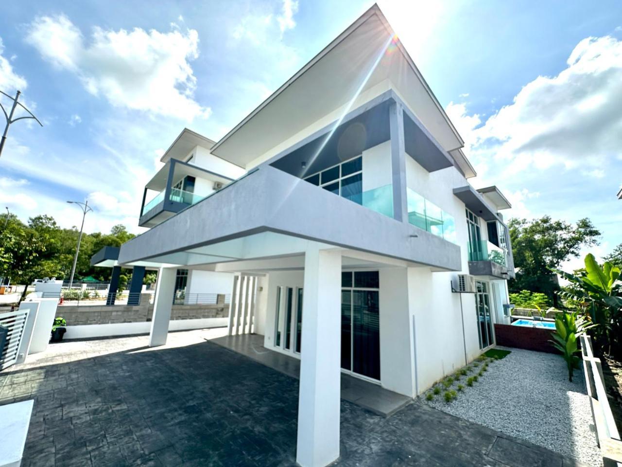 BNB Luxe Homestay Rawang pool 18 pax — 4-Star Luxury Hotel in Rawang, Malaysia