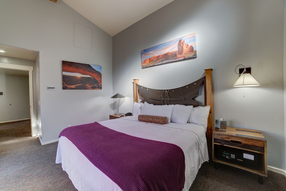 The Gonzo Inn - photo 13