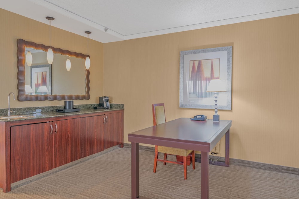 Harmony Suites Secaucus Meadowlands - photo 22