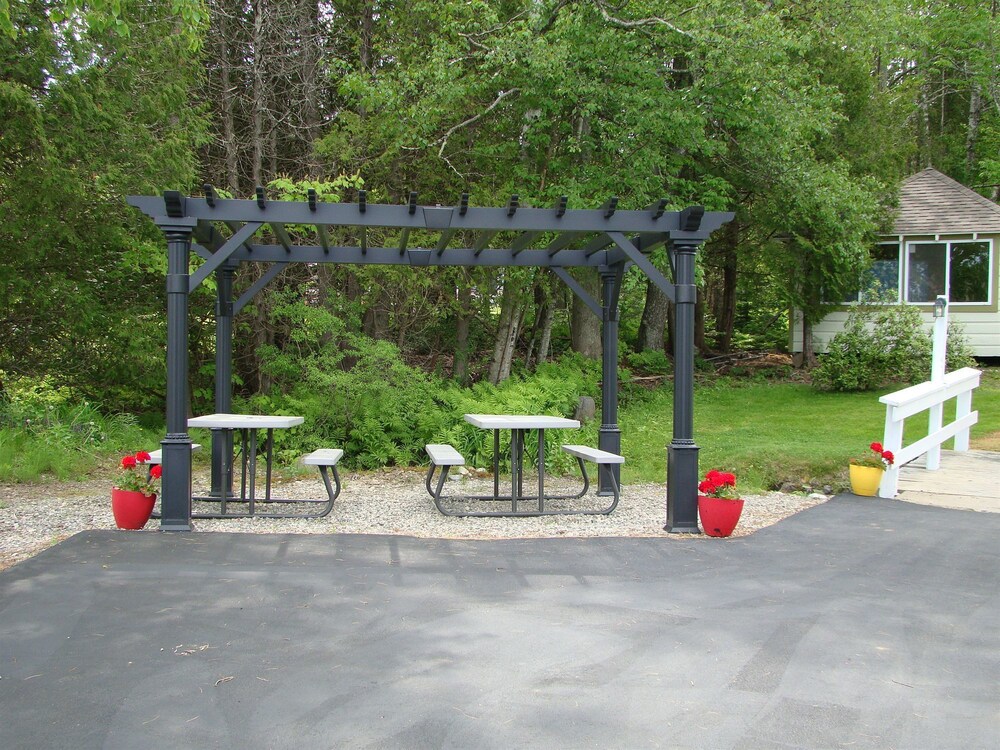 Bay Leaf Cottages & Bistro - photo 48