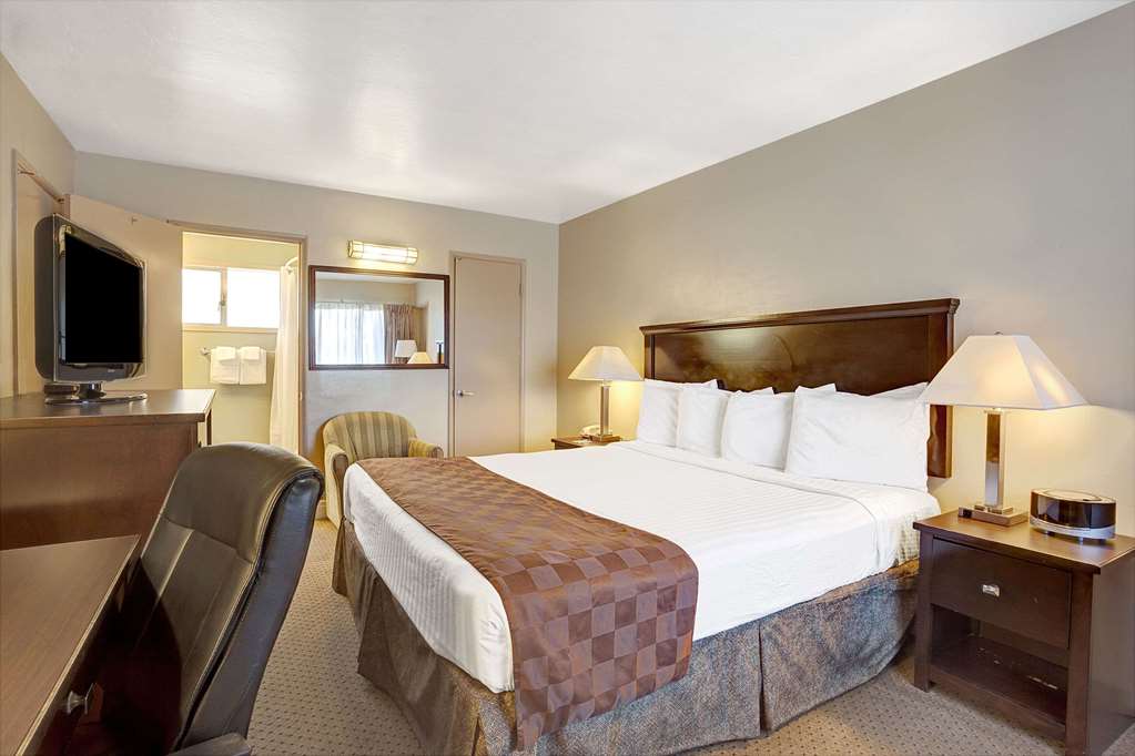 Travelodge by Wyndham Everett City Center - photo 5