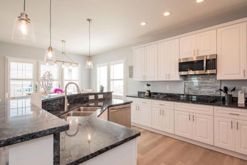 Ocean Wind by Oak Island Accommodations - photo 12