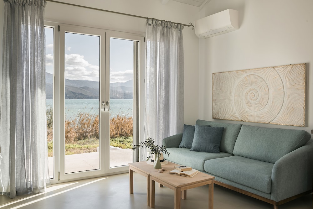 Apollonides Seafront Villa 1 Aoede — 4-Star Luxury Hotel in Kefalonia, Greece