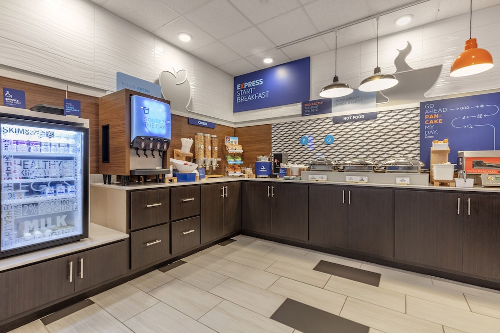 Holiday Inn Express Metropolis - photo 56