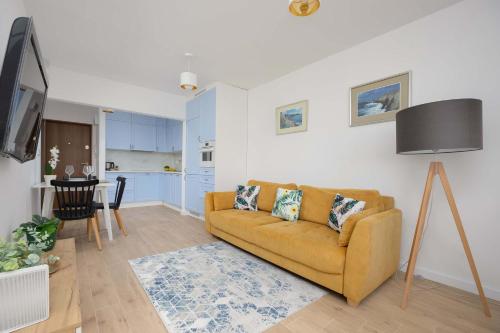 Bright Apartment in Warsaw's Ochota District by Noclegi Renters — 4-Star Luxury Hotel in Warsaw, Poland