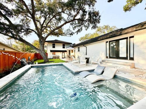 Casa Blanca Estate Lux 5BR4BA — 4-Star Luxury Hotel in San Antonio, United States