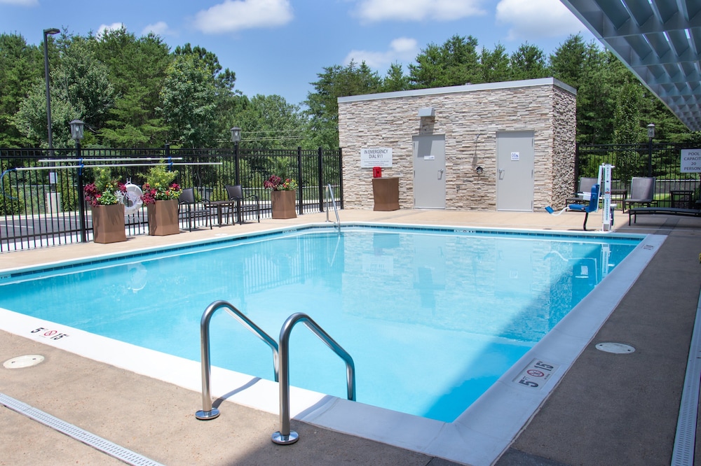 Holiday Inn Express and Suites Tuscaloosa East Cottondale - photo 9